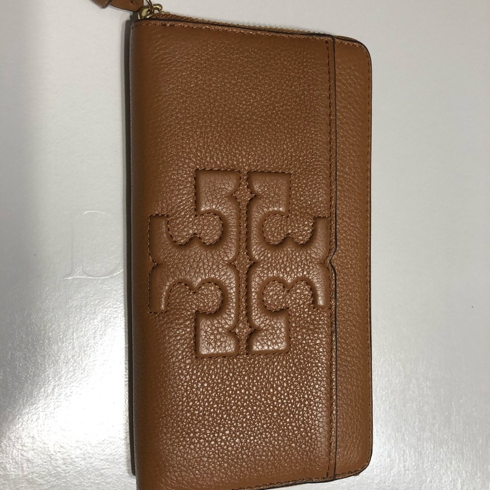 TB Bombe T Zip Continental wallet. Like New